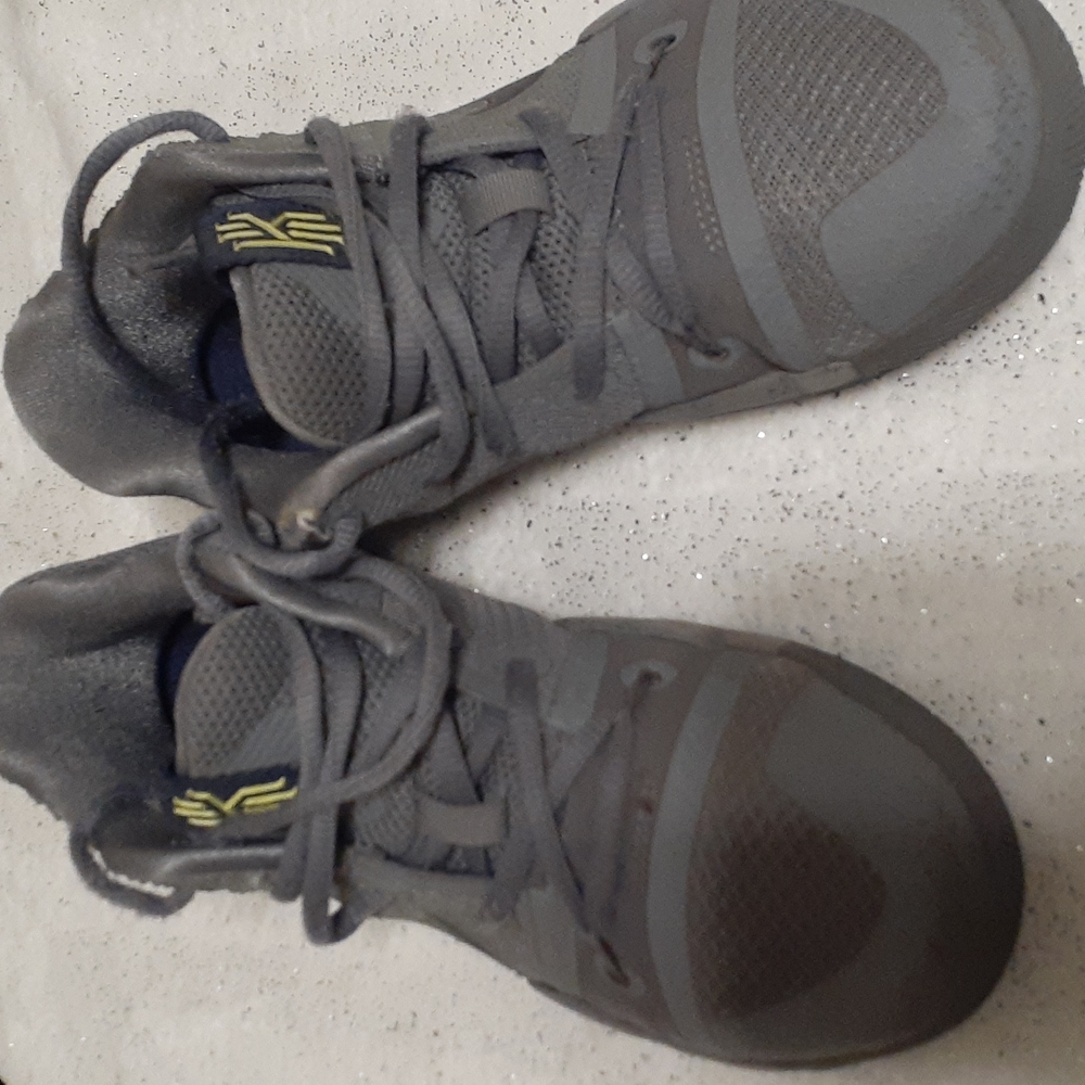 Size 2 Youth Kyrie Shoes